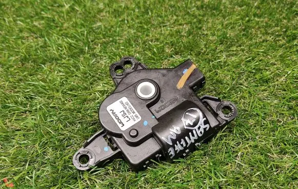 Hyundai Santa Fe Air flap motor/actuator D266NE9AA02