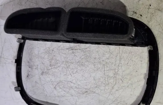 KIA Soul Dash center air vent grill U17216 JK0000 K33R
