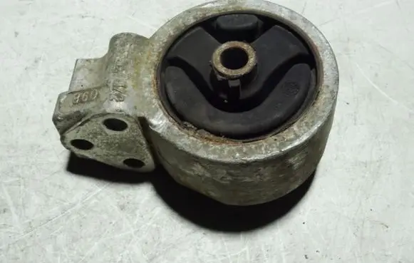 Volvo S40, V40 Engine mount bracket 3318030