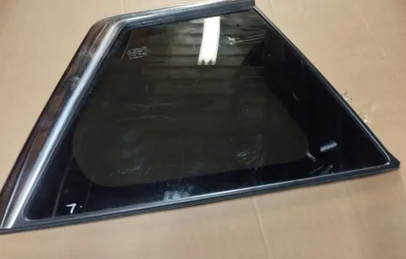 Peugeot 4007 Rear side window