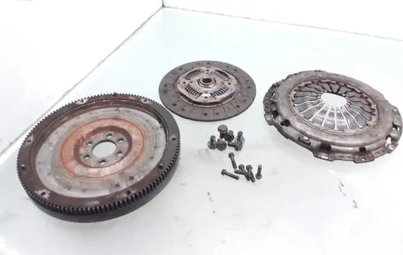 Volkswagen PASSAT B4 Clutch set kit 037105273C H8SS01228C 11570330049