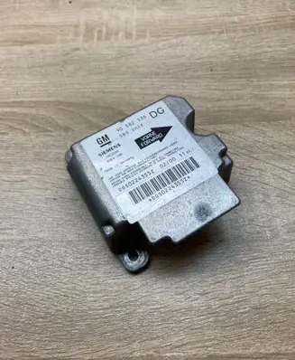 Opel Zafira A Airbag control unit/module 90582536