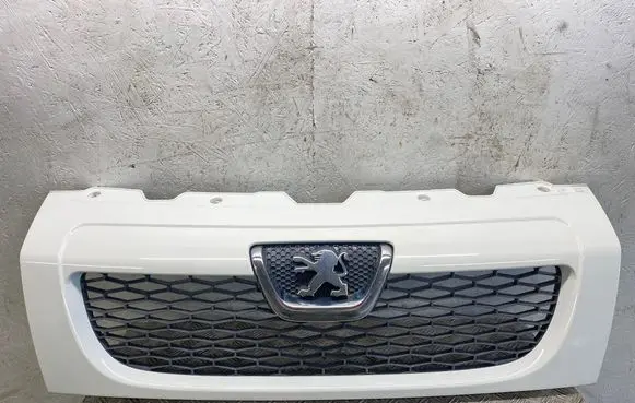 Peugeot Boxer Front bumper upper radiator grill 1308068070