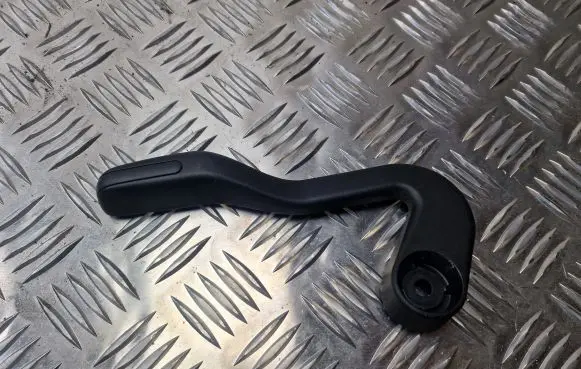 Skoda Octavia Mk2 (1Z) Engine bonnet (hood) release handle 587707G
