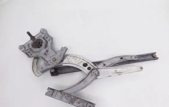 Volkswagen PASSAT B4 Front door manual window regulator 357837402B