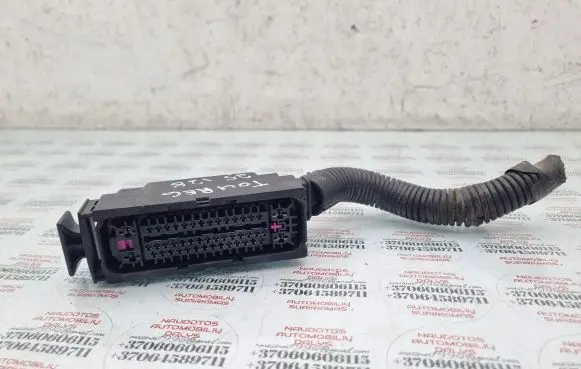 Volkswagen Touareg I ABS module connector plug 