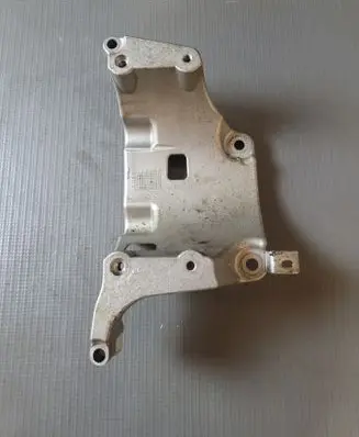 Volvo V90 Cross Country Generator/alternator bracket 31480101