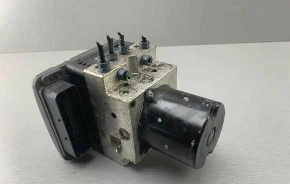 BMW 5 E60 E61 ABS Pump 6783360 34516783360 6783361