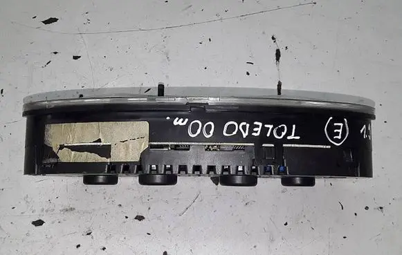 Seat Toledo II (1M) Speedometer (instrument cluster) W01M0920821B