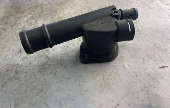 Audi A3 S3 8P Engine coolant pipe/hose 038121132G