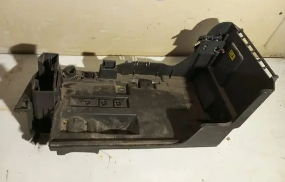 Opel Vectra C Battery box tray 24413805