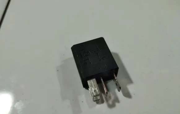 Opel Astra H Other relay 24455922