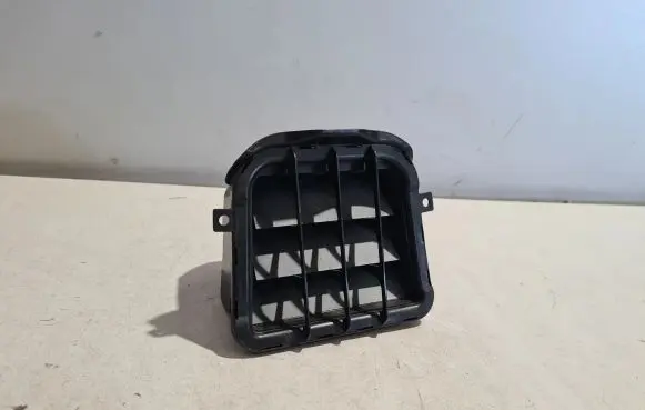 Porsche Macan (95B) Quarter panel pressure vent 8K0819161C