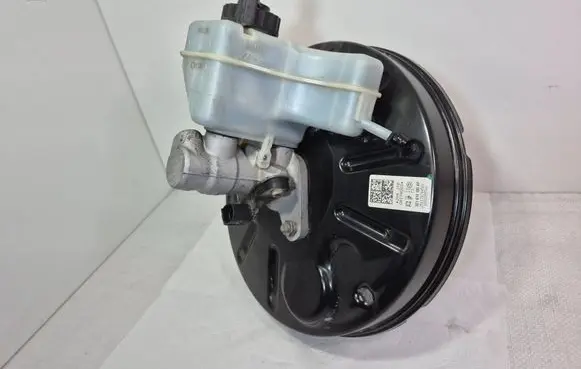 Volkswagen PASSAT B7 Brake booster 3C1614105AP