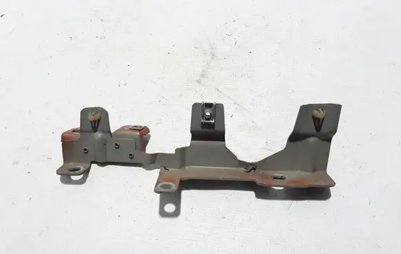 Renault Twingo II Fender mounting bracket 7782597656