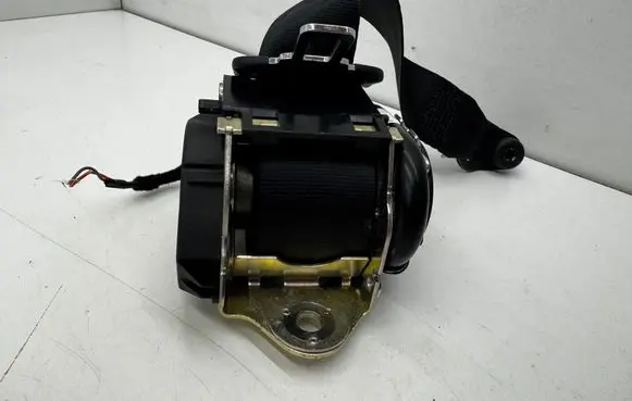 Jaguar XE Rear seatbelt GX73611B68