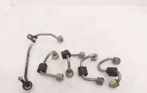 Volkswagen Tiguan Fuel injector supply line/pipe 