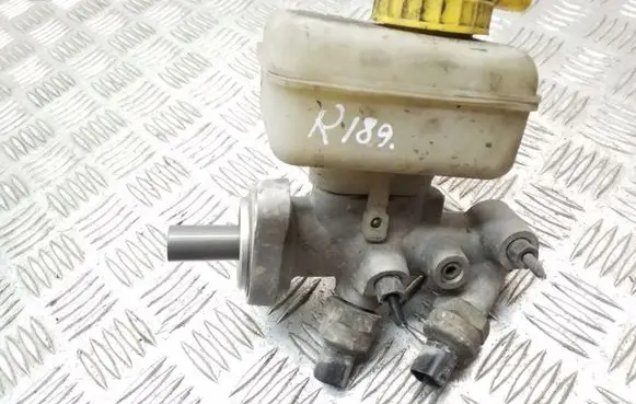 Volkswagen Golf IV Master brake cylinder