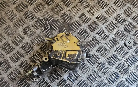 Volkswagen PASSAT B6 Vacuum pump 038145209A