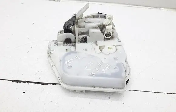 Mazda 6 Front door lock H76H78R1