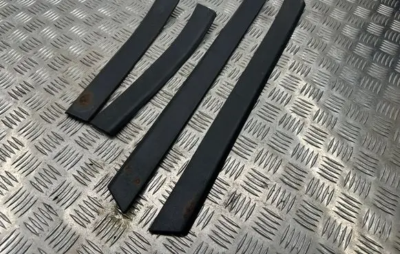 Skoda Octavia Mk2 (1Z) sill trim set (inner) 