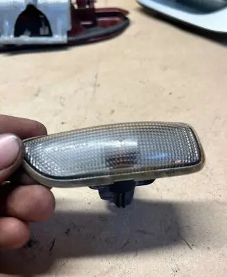 Volvo V70 Front fender indicator light 150723 8658944