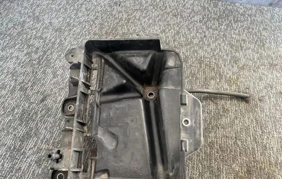 Volkswagen Polo V 6R Battery box tray 6C0915331D