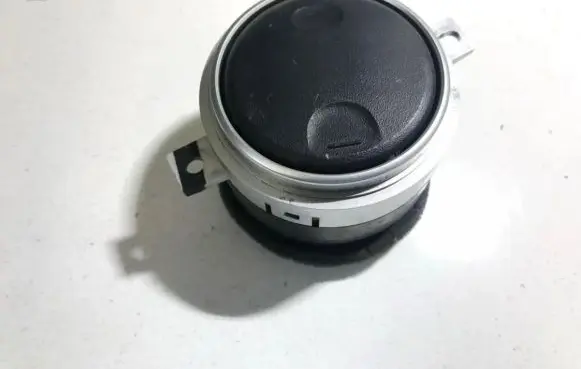 Mitsubishi Outlander Dash center air vent grill mr480875