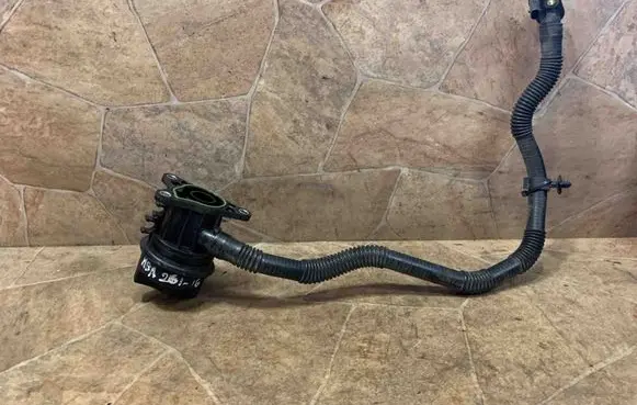 Mercedes-Benz CLA C117 X117 W117 Oil fill pipe A2700100001