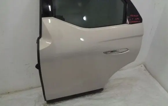 DS Automobiles 3 Crossback Rear door 