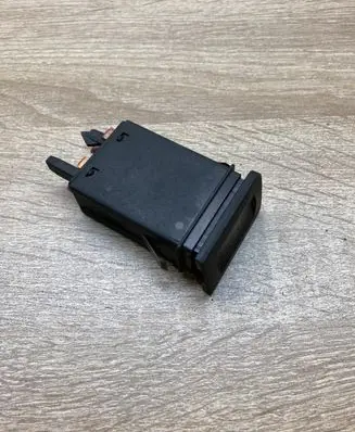 Volkswagen Golf IV Windscreen/window heater switch 1J0953235A