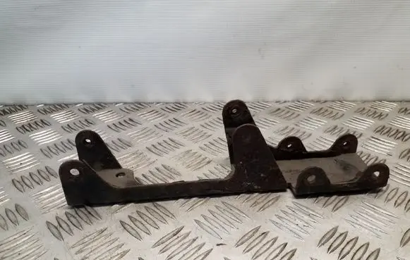 Radiator mount bracket