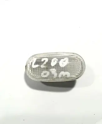 Mitsubishi L200 Front fender indicator light E4016534