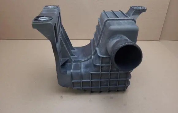 Mazda 6 Intake resonator L829
