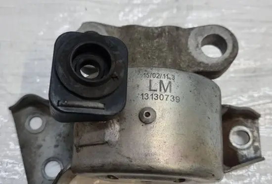 Opel Corsa E Engine mount vacuum valve 13130739