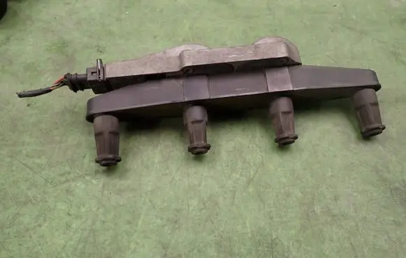 Skoda Felicia I High voltage ignition coil 047905104