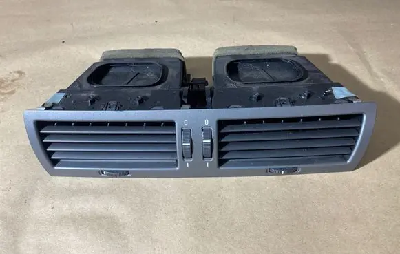 BMW 7 E65 E66 Dash center air vent grill 14121610 8223599 69112049