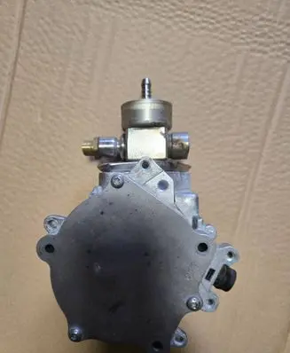 Volkswagen Tiguan Vacuum pump 06L145100B