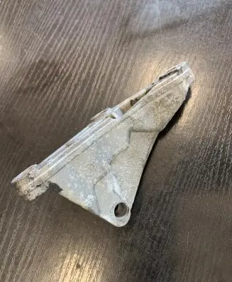 Engine mounting bracket