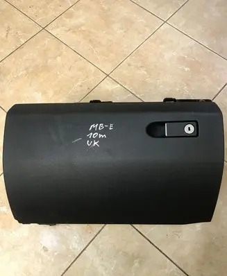 Mercedes-Benz E W212 Glove box A2126800191