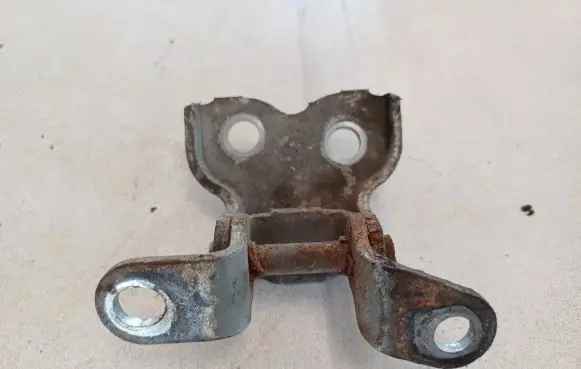 Toyota Avensis T250 Front door lower hinge 
