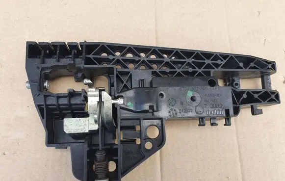Audi Q5 SQ5 Front door exterior handle/bracket 8T01837885