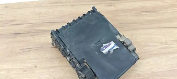 Skoda Octavia Mk2 (1Z) Fuse box cover 1K0937132F