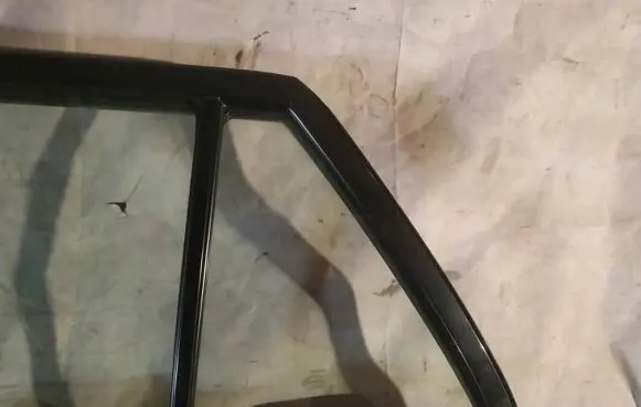 Toyota Avensis T250 Rear vent window glass 