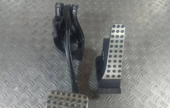 Mercedes-Benz CLS C218 X218 Pedal assembly A2223001100 204292001