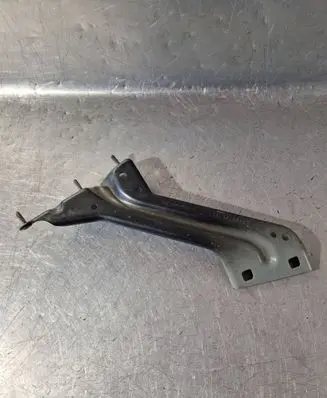Audi Q5 SQ5 Fender mounting bracket 8R0821135