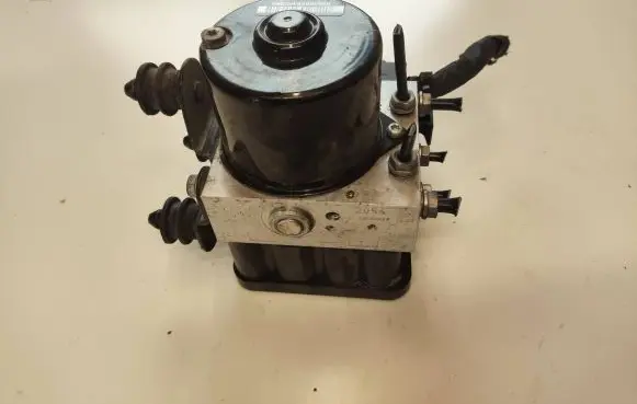 Volkswagen Golf V ABS Pump 1K0907379AC 10096003593 00005305H0