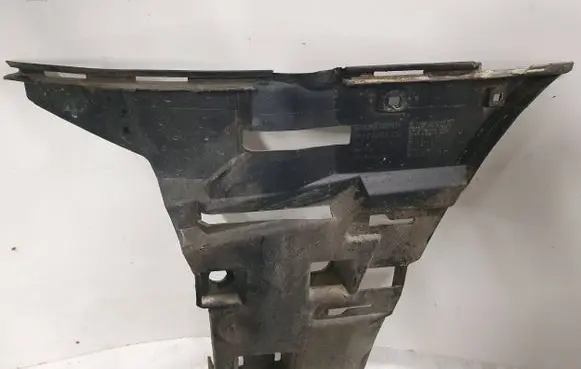 Volvo V70 Front bumper mounting bracket 09190303