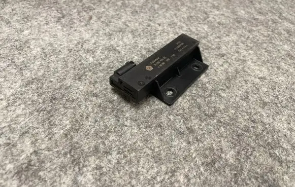 Dodge Durango Aerial antenna amplifier 68068148AA