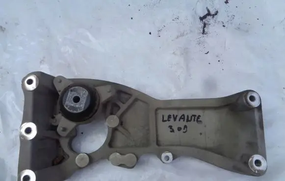 Maserati Levante Gearbox mounting bracket 670034898
